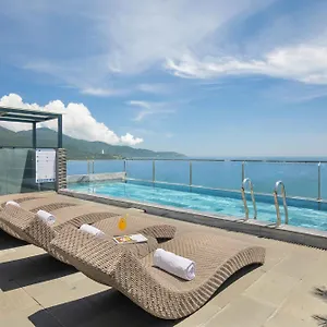 ホテル Mangata Beachfront - Rooftop Bar Sea View ****