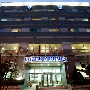 Airport Zeumes ホテル