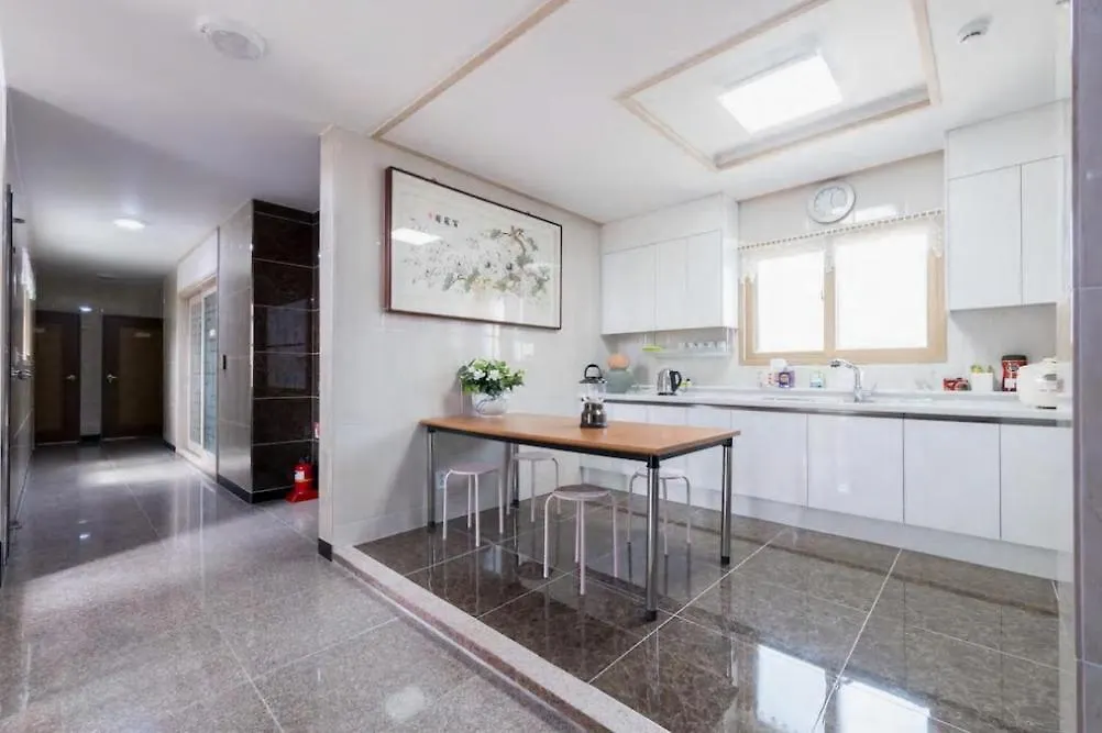 Hub Guest House Incheon 3*,  South Korea